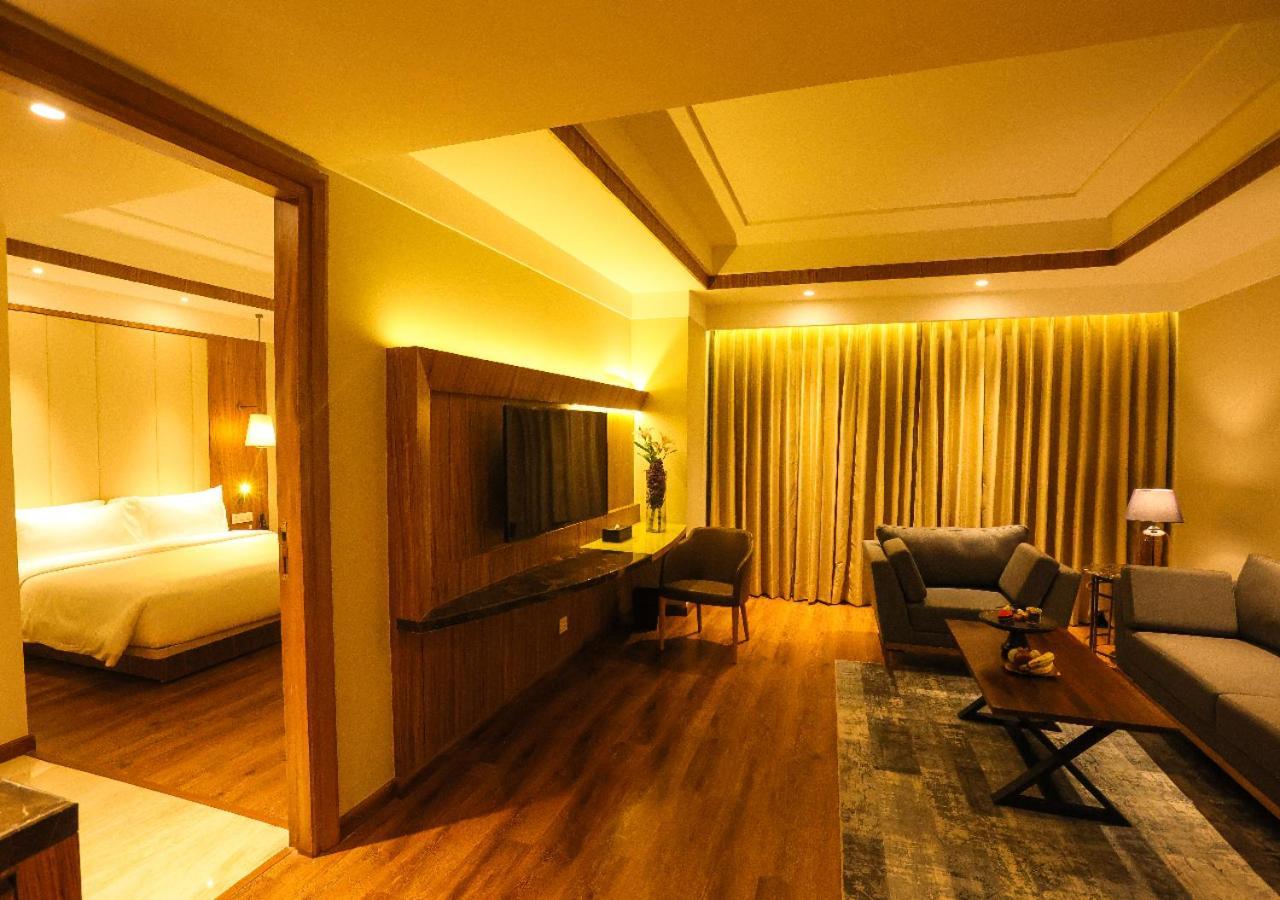 Radisson Bhopal Hotel Exterior foto