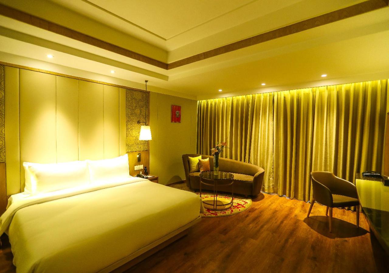 Radisson Bhopal Hotel Exterior foto