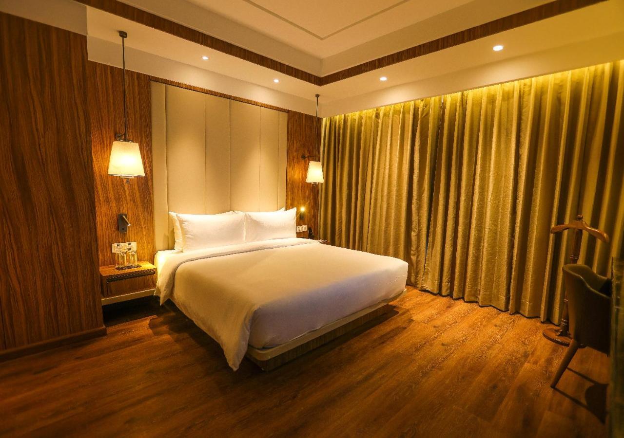 Radisson Bhopal Hotel Exterior foto
