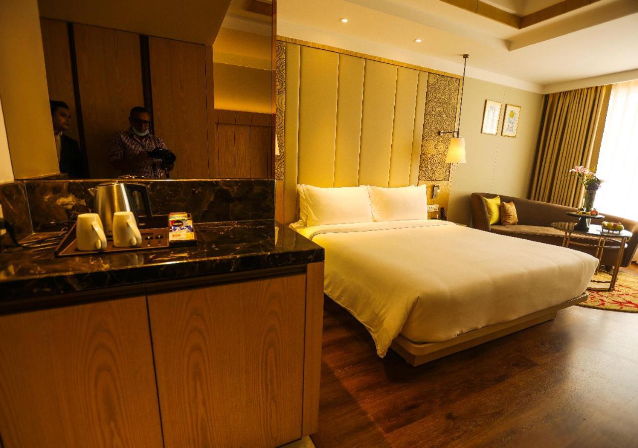Radisson Bhopal Hotel Exterior foto