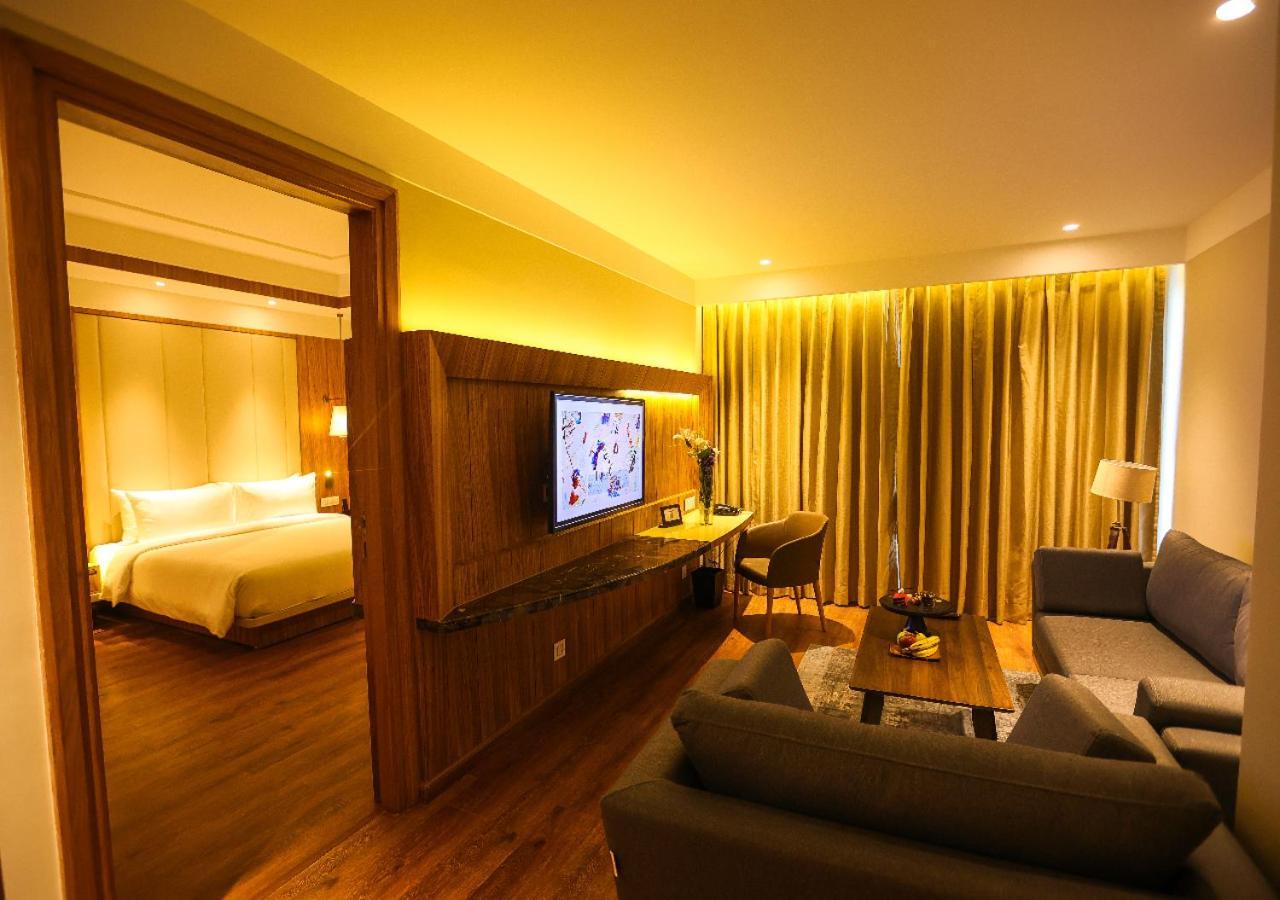 Radisson Bhopal Hotel Exterior foto